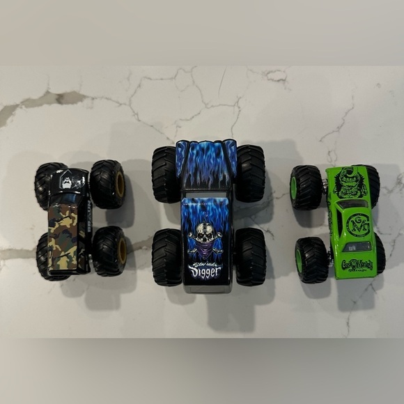 Mattel hot wheels toy car monster truck plastic x3 gas monkey, digger and Braun - Picture 5 of 12